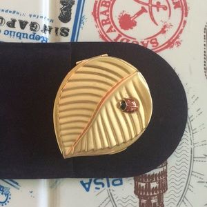 Estée Lauder Ladybug Compact Lucidity